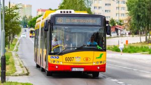 Wakacje w Kielcach z komunikacją miejską – wygodnie po mieście bez samochodu